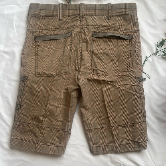 GUESS CARGO SHORTS - Picture 10 of 15